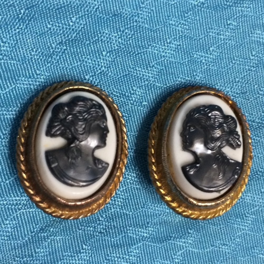 Vintage Cameo Clip Earrings